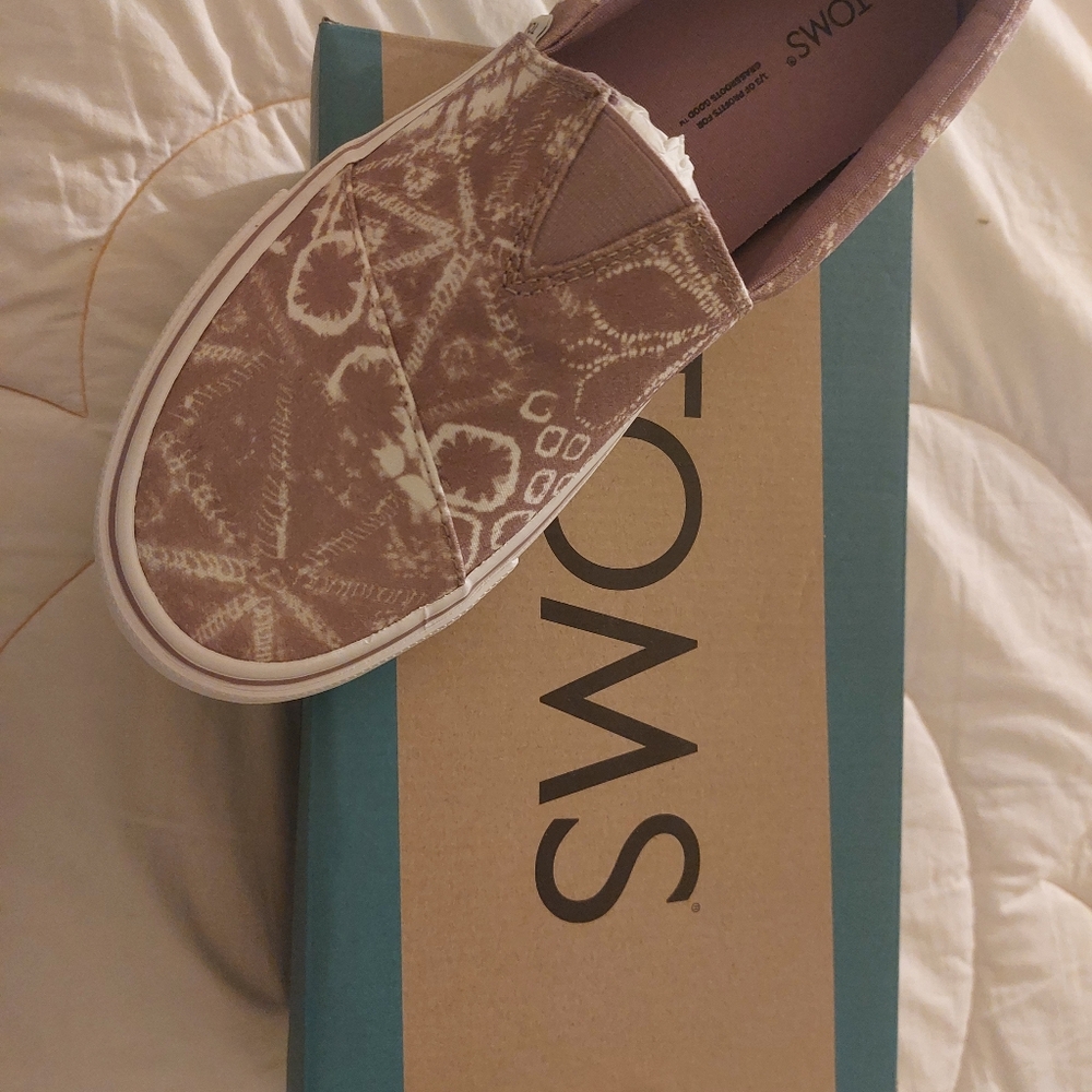 Toms sneakers